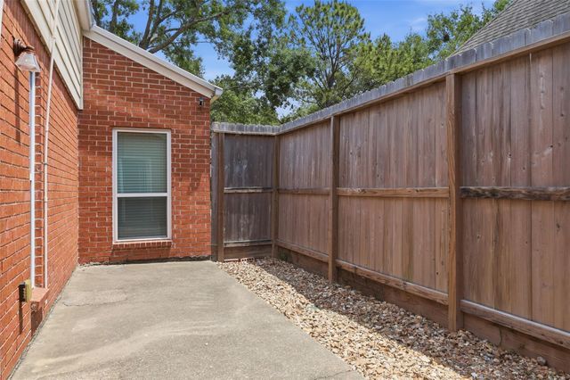 1022 Trapper Hill Drive, Houston, TX 77077