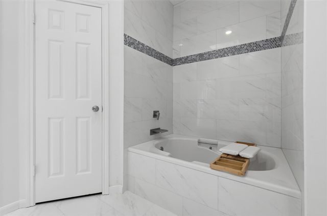 1022 Trapper Hill Drive, Houston, TX 77077