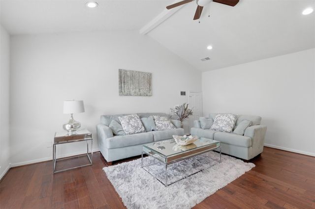 1022 Trapper Hill Drive, Houston, TX 77077