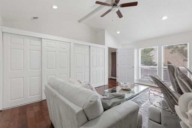 1022 Trapper Hill Drive, Houston, TX 77077