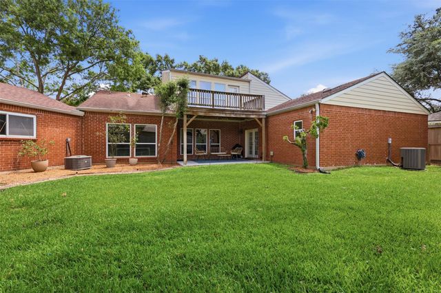 1022 Trapper Hill Drive, Houston, TX 77077
