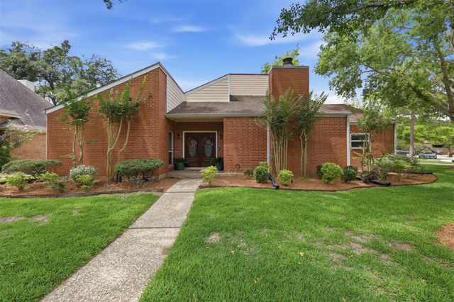 1022 Trapper Hill Drive, Houston, TX 77077