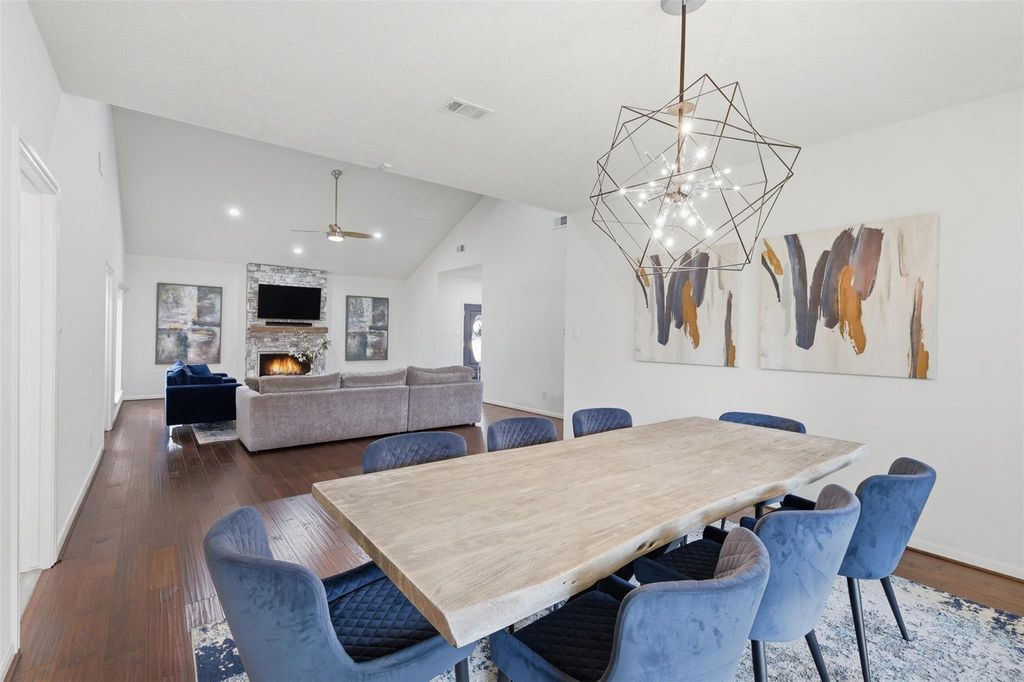 1022 Trapper Hill Drive, Houston, TX 77077