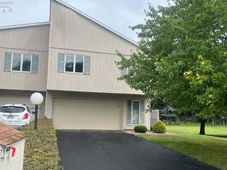 64 River Run Dr # J, Fremont, OH 43420