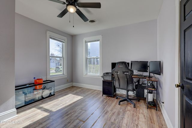 1404 S Sergeant Avenue, Joplin, MO 64804