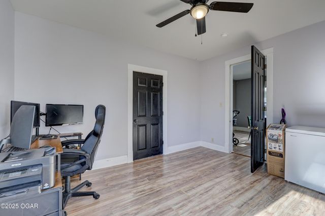 1404 S Sergeant Avenue, Joplin, MO 64804