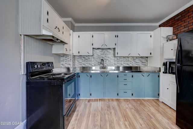 1404 S Sergeant Avenue, Joplin, MO 64804