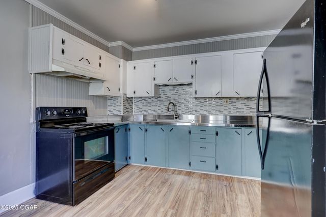 1404 S Sergeant Avenue, Joplin, MO 64804