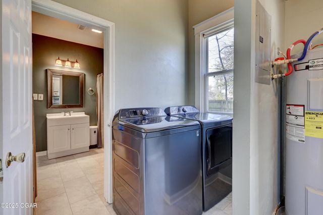 1404 S Sergeant Avenue, Joplin, MO 64804