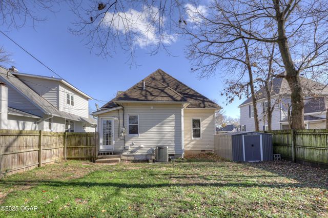 1404 S Sergeant Avenue, Joplin, MO 64804