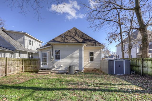 1404 S Sergeant Avenue, Joplin, MO 64804