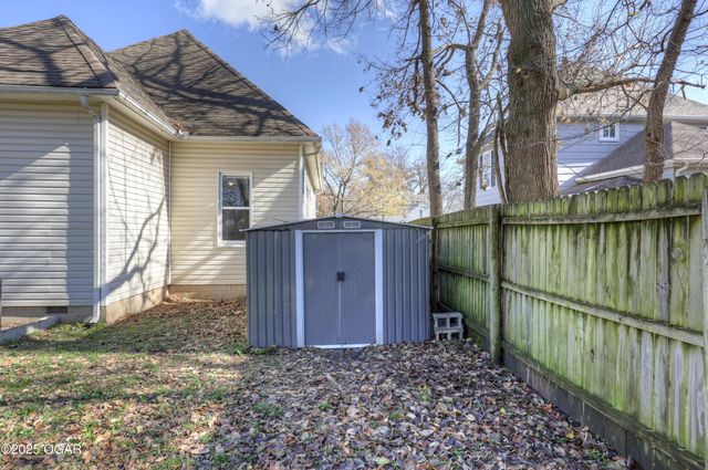 1404 S Sergeant Avenue, Joplin, MO 64804