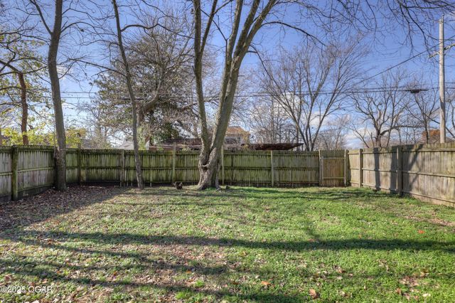 1404 S Sergeant Avenue, Joplin, MO 64804
