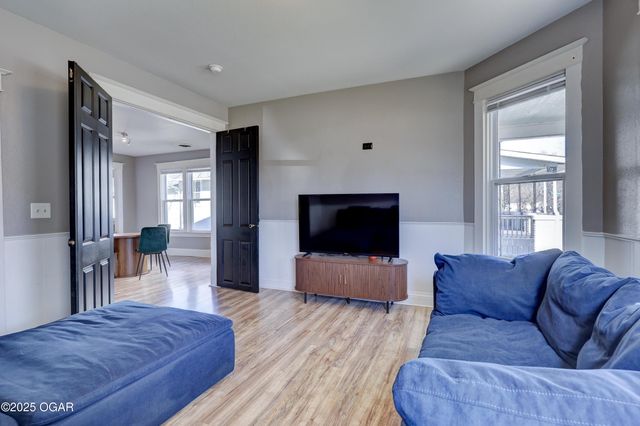 1404 S Sergeant Avenue, Joplin, MO 64804