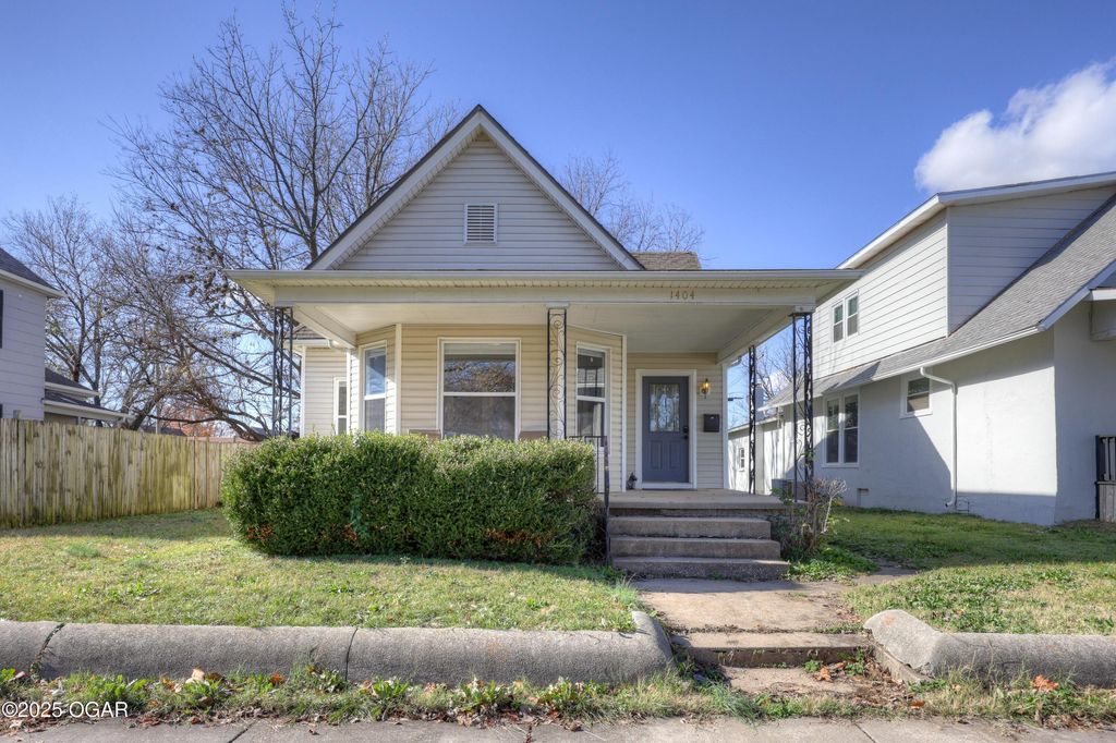 1404 S Sergeant Avenue, Joplin, MO 64804