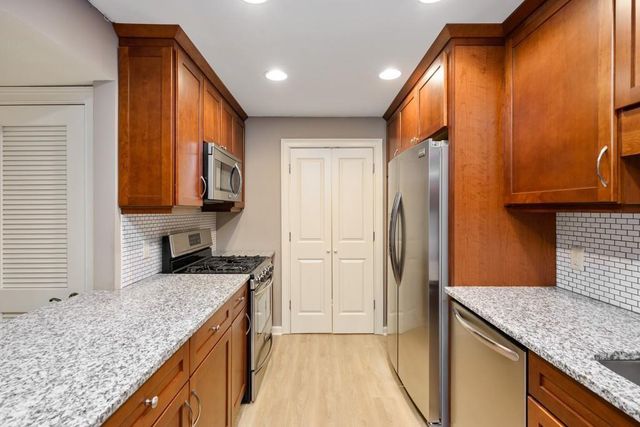 558 Emory Oaks Way, Decatur, GA 30033