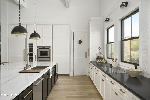 9913 E WINTER SUN Drive, Scottsdale, AZ 85262