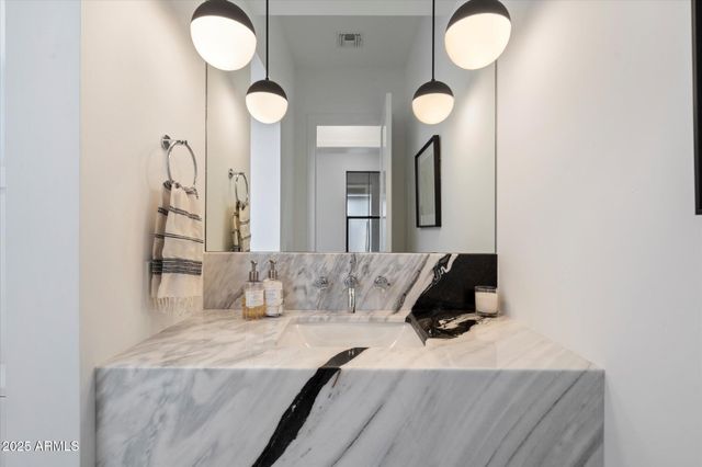 9913 E WINTER SUN Drive, Scottsdale, AZ 85262