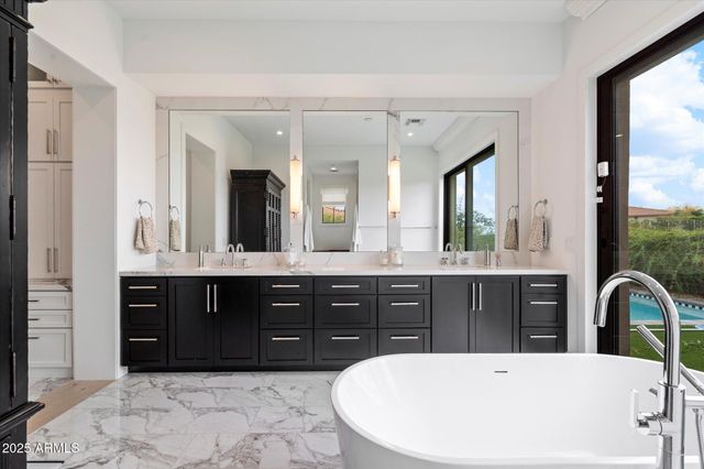 9913 E WINTER SUN Drive, Scottsdale, AZ 85262