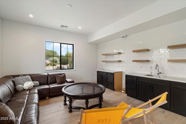 9913 E WINTER SUN Drive, Scottsdale, AZ 85262