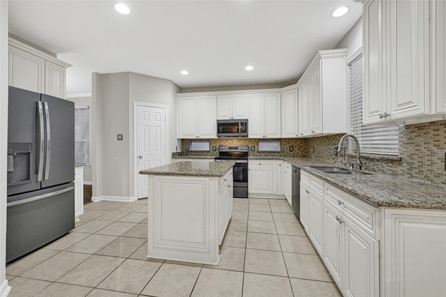 409 Colebrook Lane, Dickinson, TX 77539