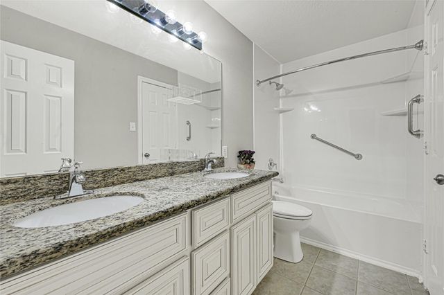 409 Colebrook Lane, Dickinson, TX 77539