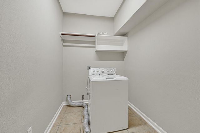 409 Colebrook Lane, Dickinson, TX 77539