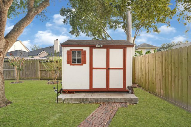 409 Colebrook Lane, Dickinson, TX 77539