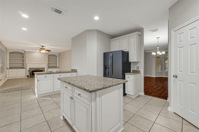 409 Colebrook Lane, Dickinson, TX 77539