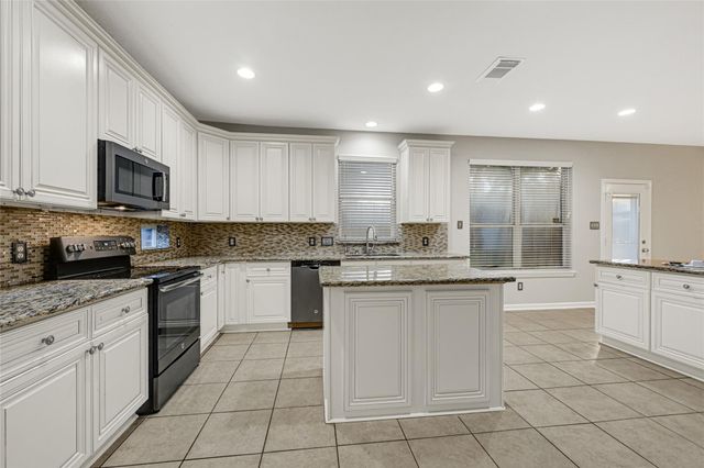 409 Colebrook Lane, Dickinson, TX 77539