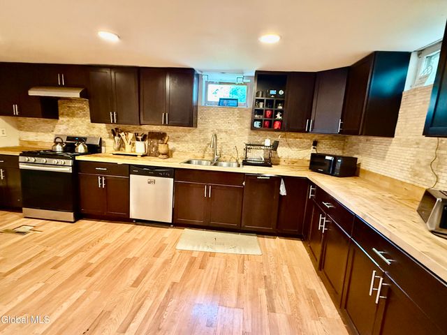 1631 S Old Post Road, Schodack, NY 12033