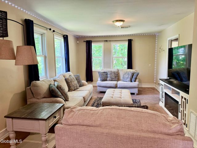 1631 S Old Post Road, Schodack, NY 12033