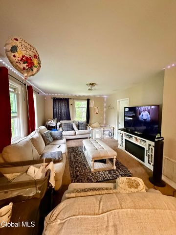 1631 S Old Post Road, Schodack, NY 12033
