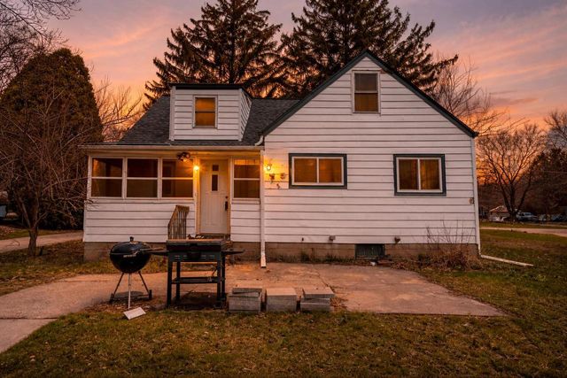 5439 Egofske ROAD, New Berlin, WI 53146