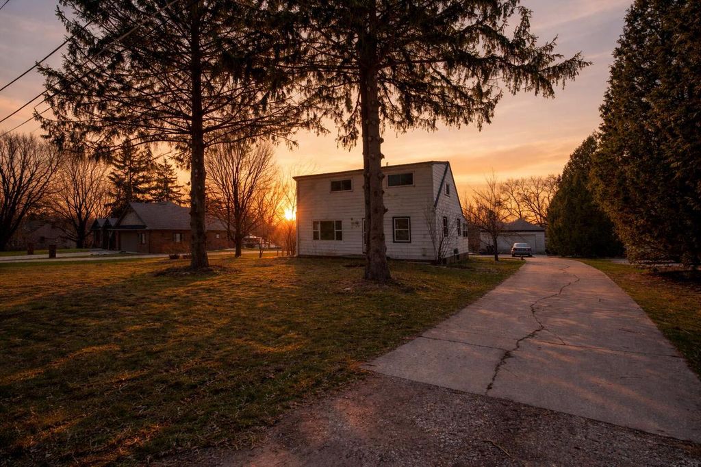 5439 Egofske ROAD, New Berlin, WI 53146