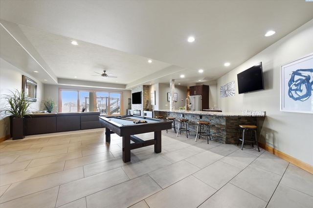 4604 Shoreline Court, Pasco, WA 99301