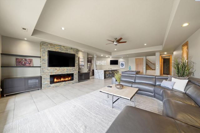 4604 Shoreline Court, Pasco, WA 99301