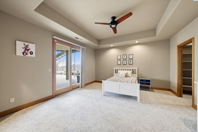 4604 Shoreline Court, Pasco, WA 99301