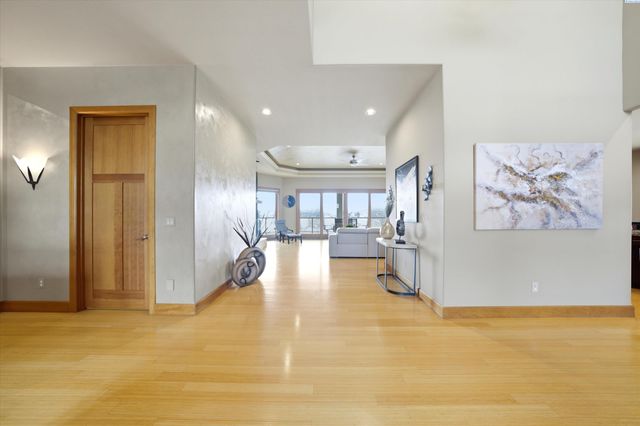 4604 Shoreline Court, Pasco, WA 99301