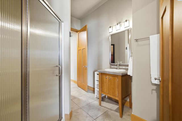 4604 Shoreline Court, Pasco, WA 99301