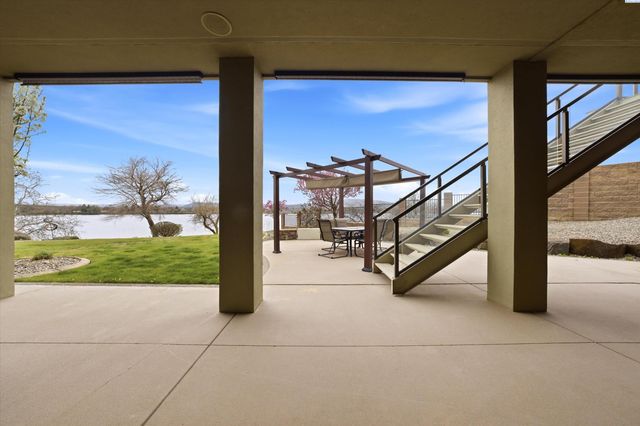 4604 Shoreline Court, Pasco, WA 99301