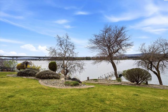 4604 Shoreline Court, Pasco, WA 99301