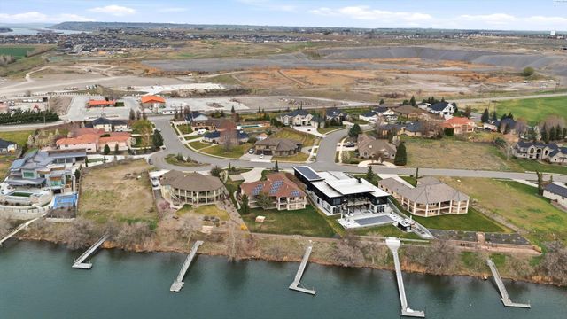 4604 Shoreline Court, Pasco, WA 99301