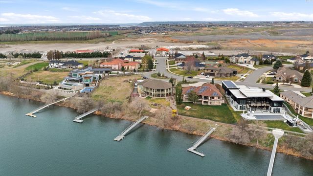 4604 Shoreline Court, Pasco, WA 99301