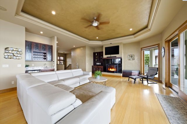 4604 Shoreline Court, Pasco, WA 99301