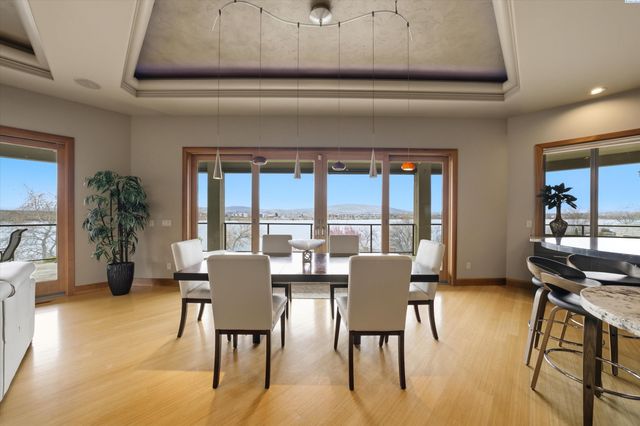 4604 Shoreline Court, Pasco, WA 99301