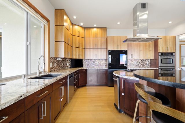 4604 Shoreline Court, Pasco, WA 99301