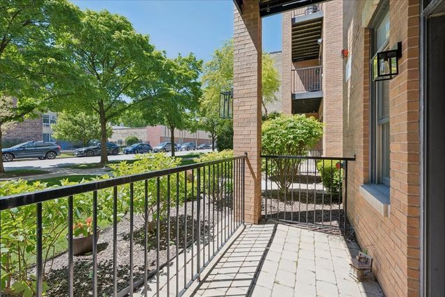 819 Foster Street 1S, Evanston, IL 60201