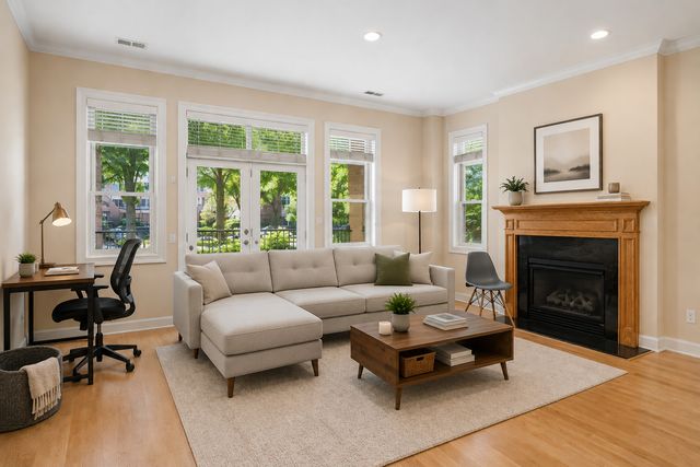 819 Foster Street 1S, Evanston, IL 60201