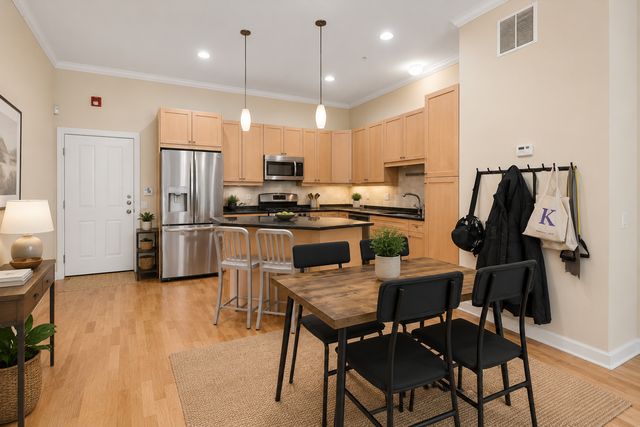 819 Foster Street 1S, Evanston, IL 60201